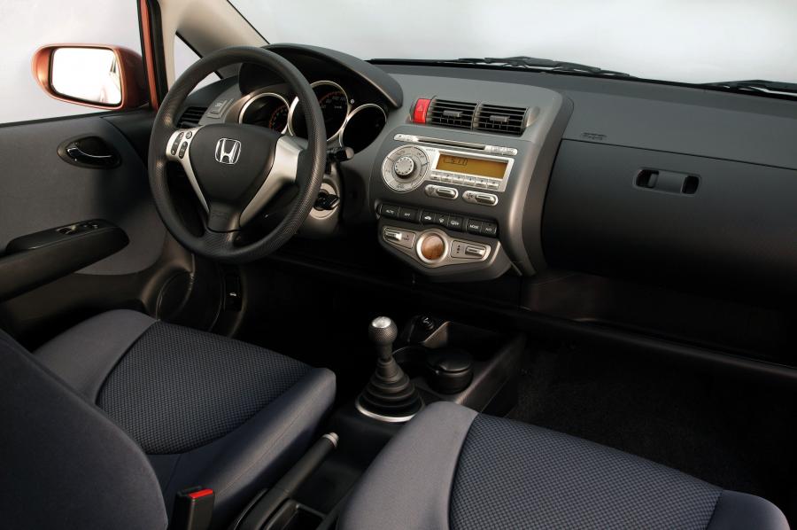  Honda Jazz 2005 года  (фото 15 из 29)